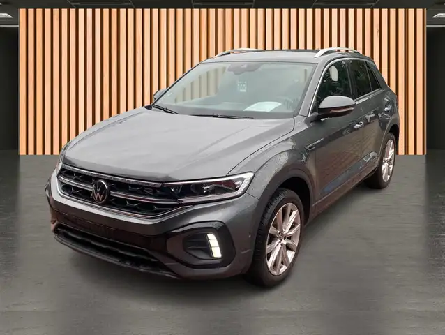 Volkswagen T-Roc view 2