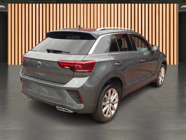 Volkswagen T-Roc view 11