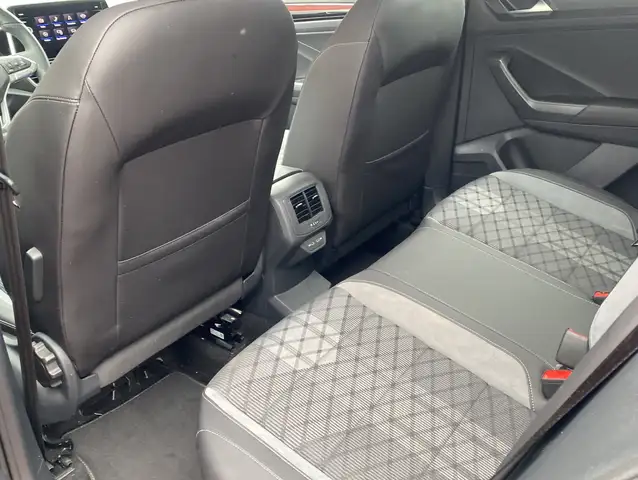 Volkswagen T-Roc view 17
