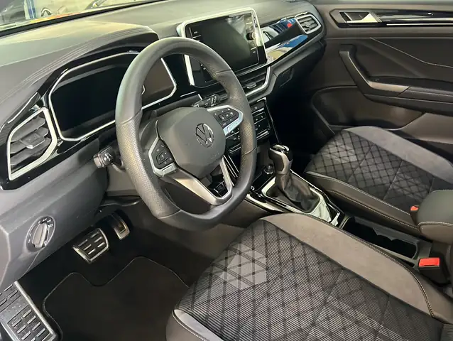Volkswagen T-Roc view 5