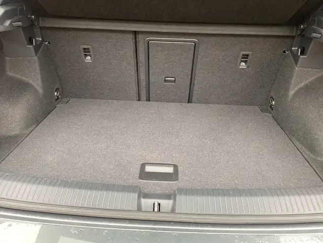 Volkswagen T-Roc view 16