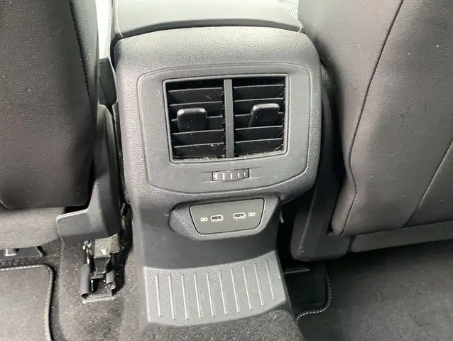 Volkswagen T-Roc view 15
