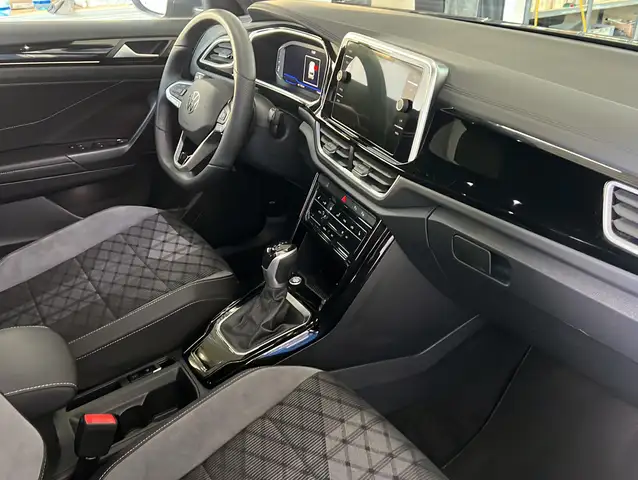 Volkswagen T-Roc view 14