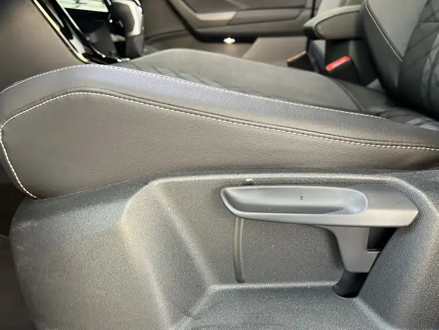 Volkswagen T-Roc view 8