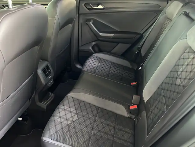 Volkswagen T-Roc view 9