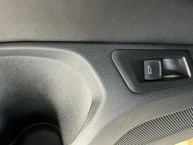 Volkswagen T-Roc view 7