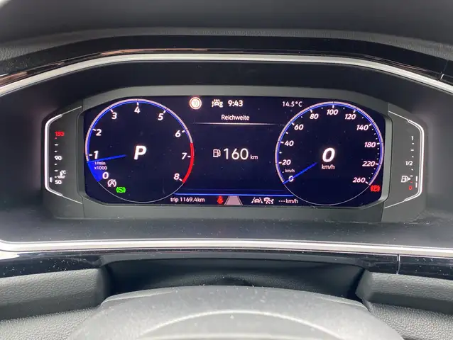 Volkswagen T-Roc view 10