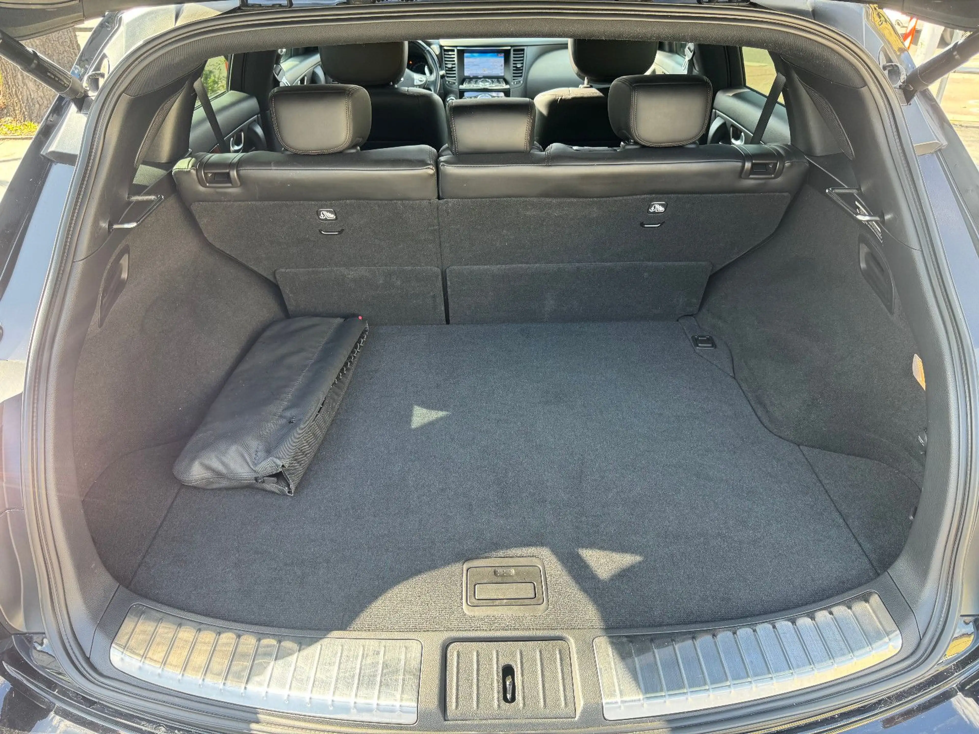 Infiniti QX70 3.7 Premium S*EGSD*360°KAMERA*PARKASSIS.* — photo 8