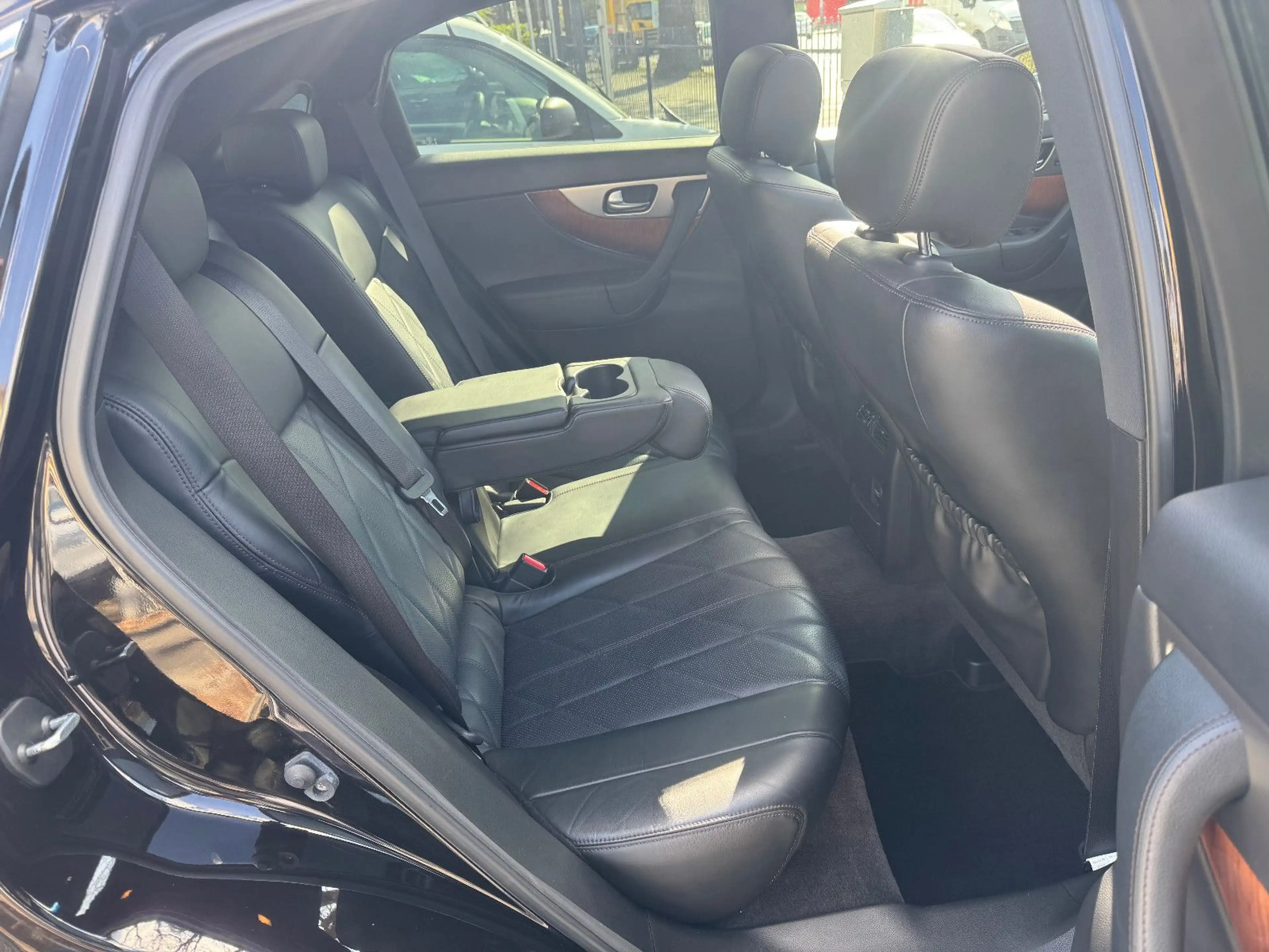 Infiniti QX70 3.7 Premium S*EGSD*360°KAMERA*PARKASSIS.* — photo 11