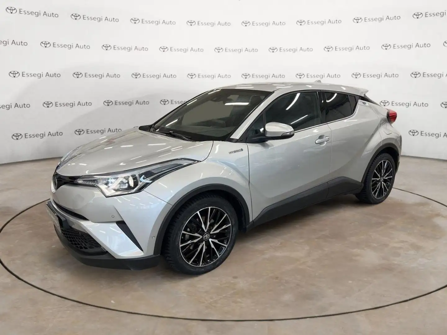 Toyota C-HR 1.8 Hybrid E-CVT Lounge Šedá - 1