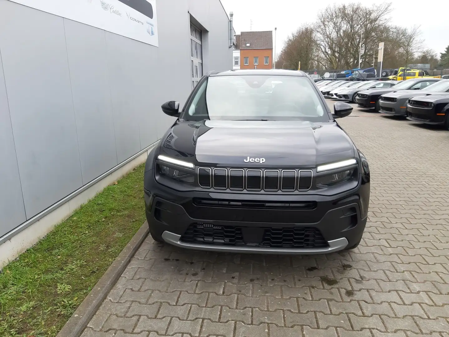 Jeep Avenger Altitude e-Hybrid/Winter-Paket Schwarz - 2