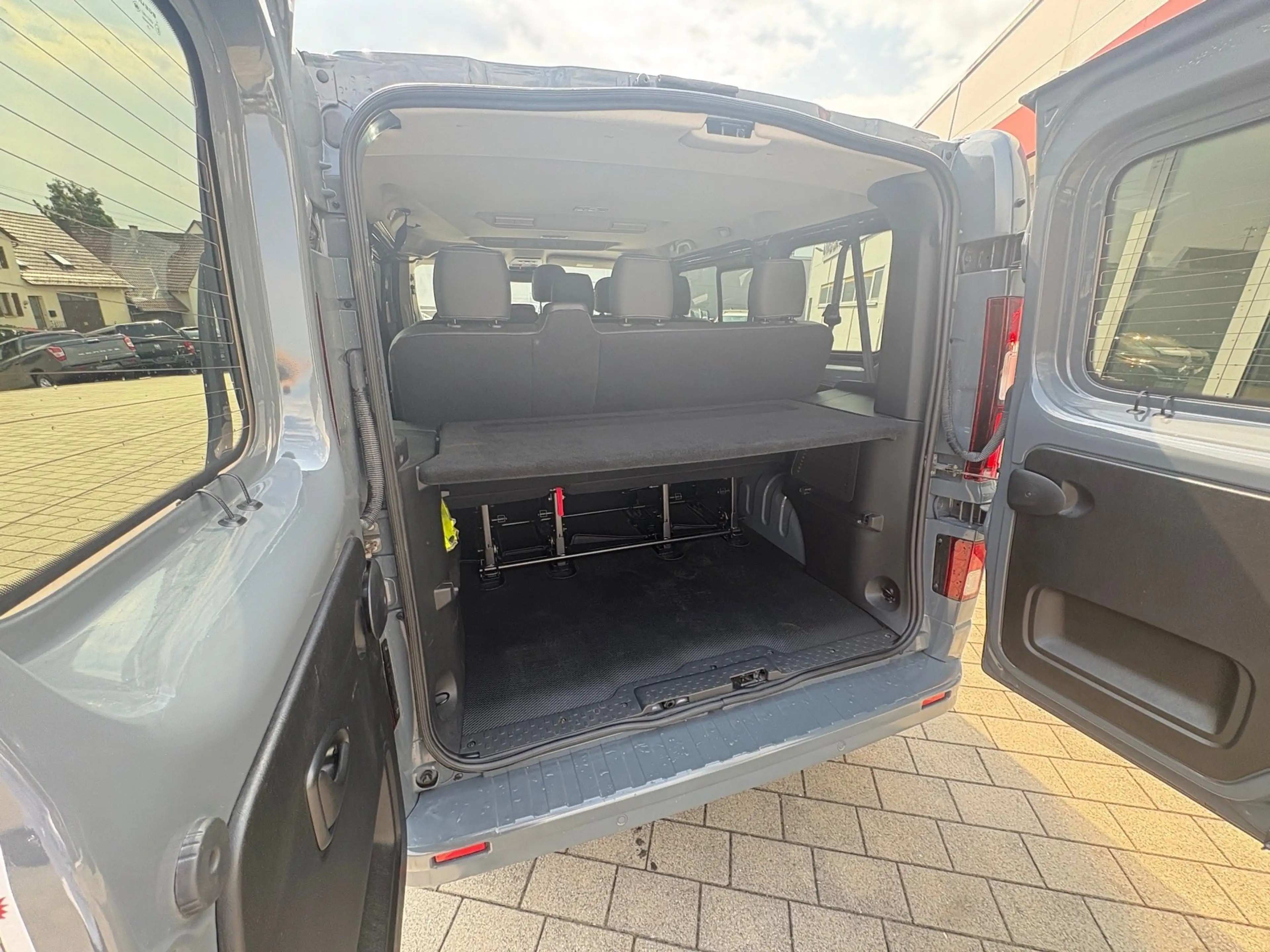Nissan Primastar Kombi L1H1 Tekna dCI 170  2.8t ACC+LED — photo 12