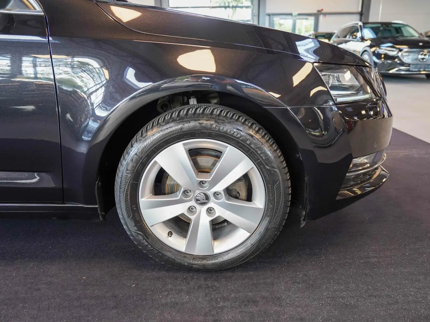 Skoda Octavia Octavia 1.6 TDI Style AHK ACC DSG Kamera Panoram Zwart - 2