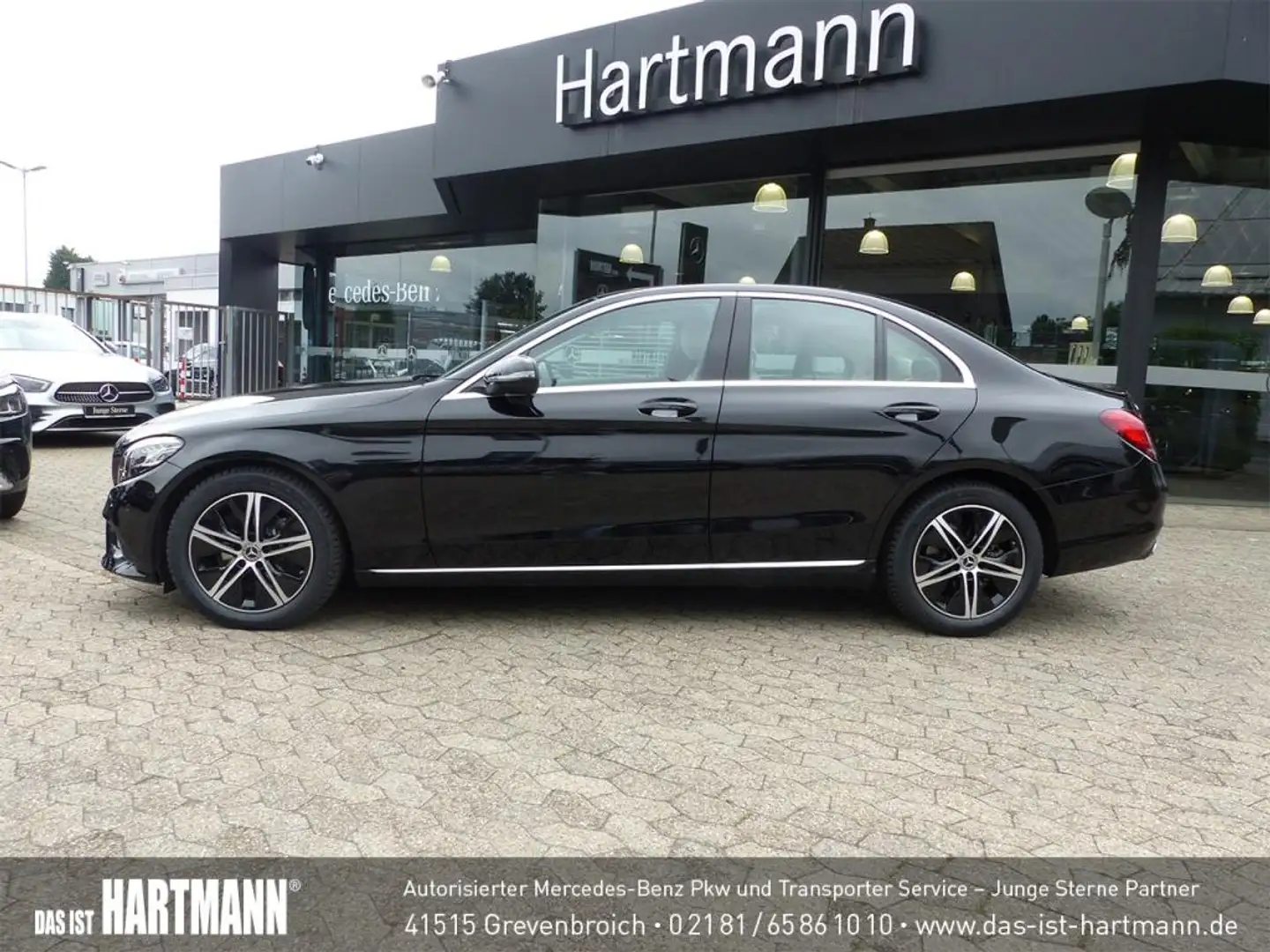 Mercedes-Benz C 180 AVANTGARDE+CARPLAY+RF-KAMERA+TOTWINKEL+LED crna - 2