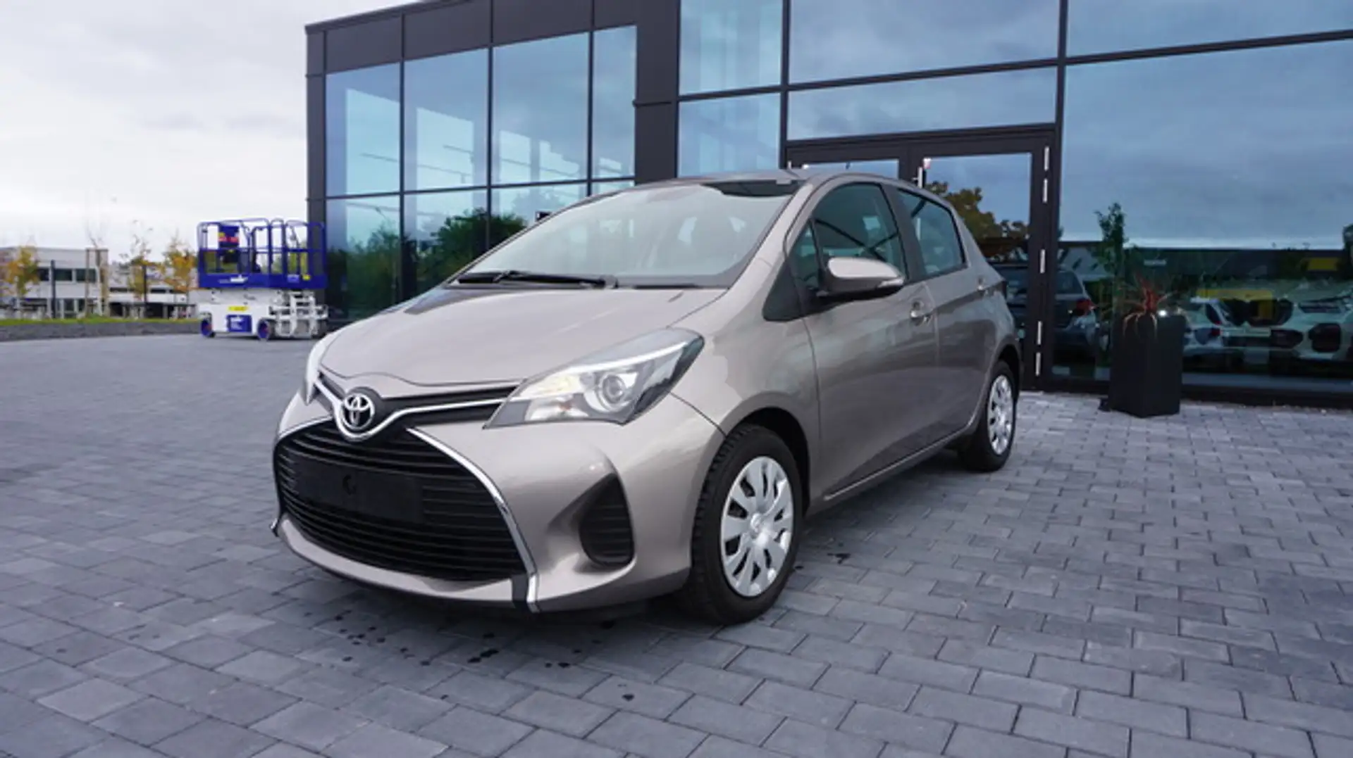 Toyota Yaris AUTOMATIK+NAVIGATION+KAMERA+TEMPOMAT Comfort Gris - 2
