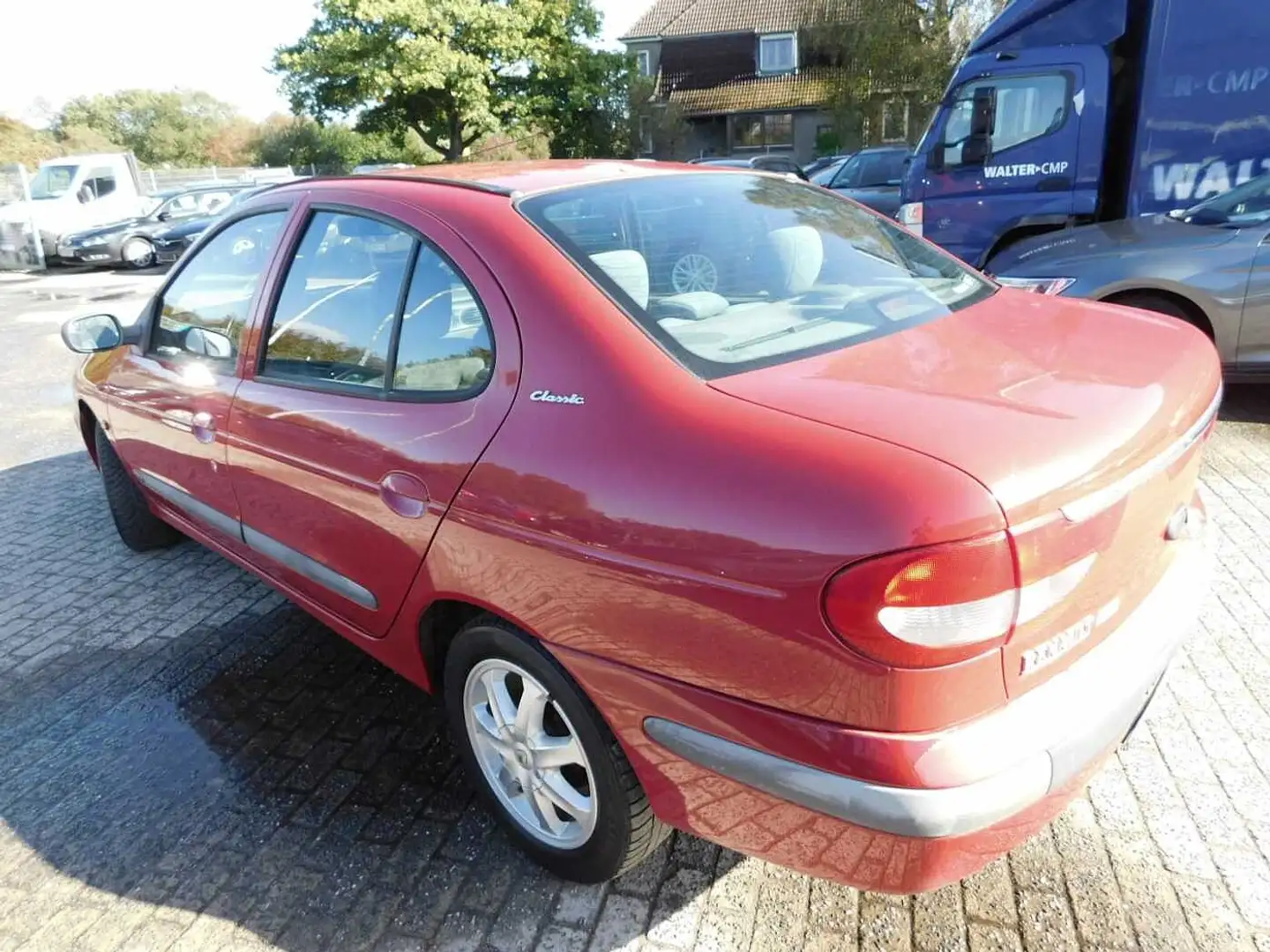 Renault Megane 1.6 Красный - 2
