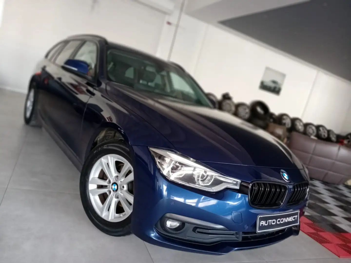 BMW 318 *LED*CUIR*NAVI*RADAR*JANTES* Bleu - 1