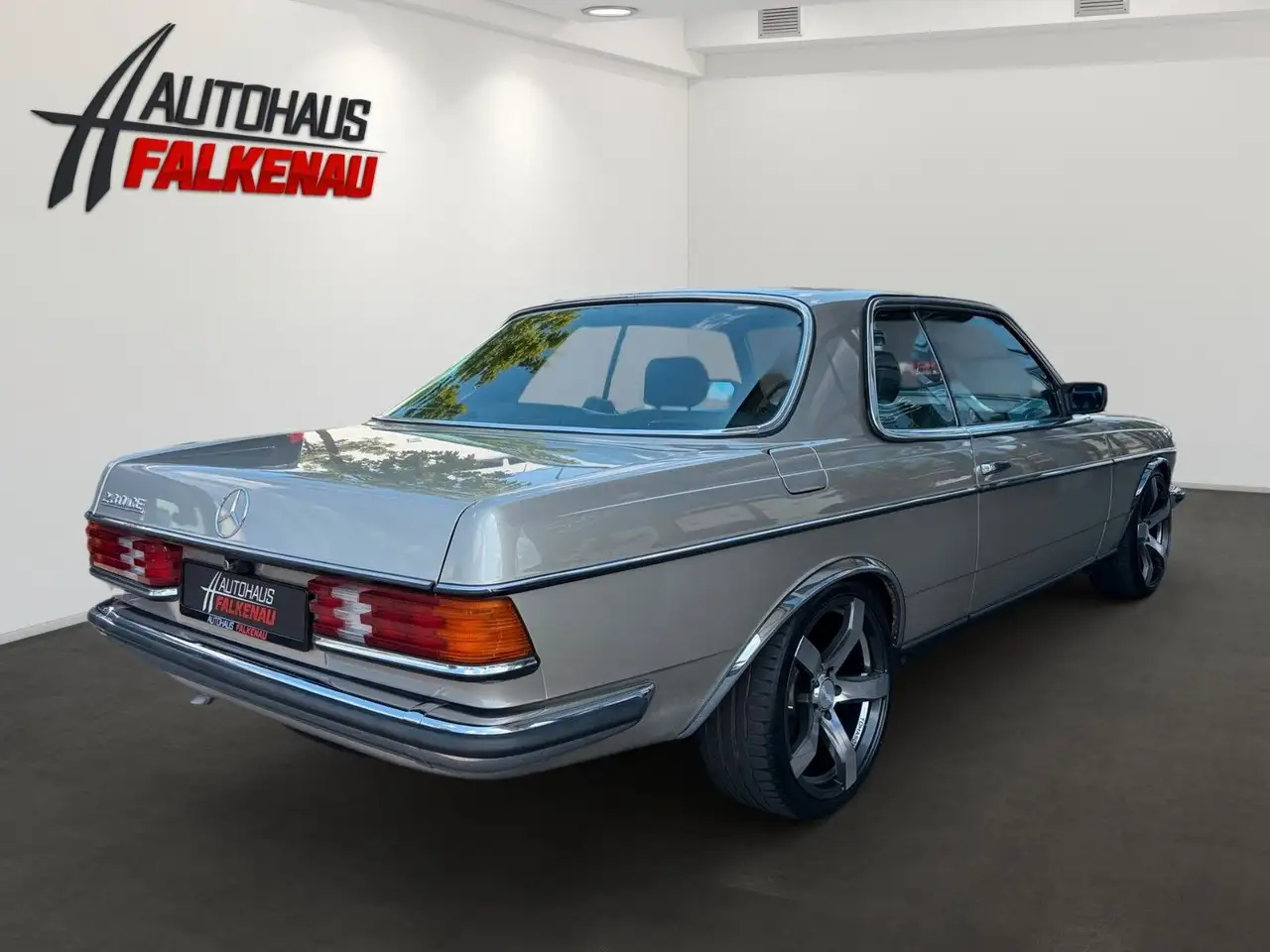 Mercedes-Benz 230 CE W123 Coupe, foto 4