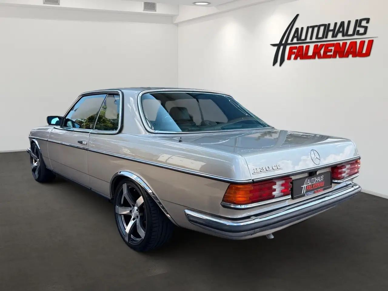 Mercedes-Benz 230 CE W123 Coupe, foto 6