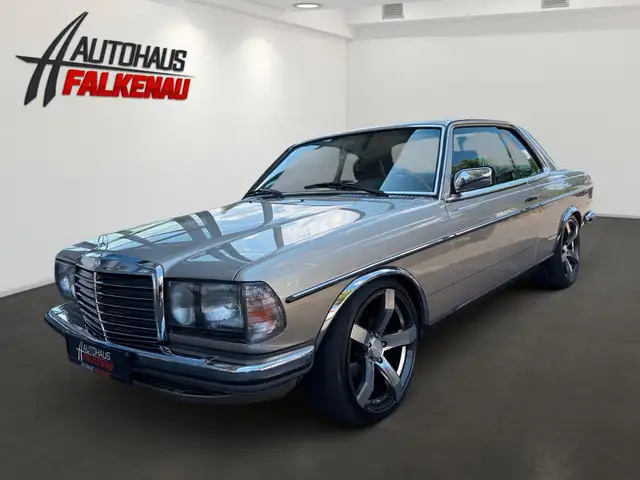 Mercedes-Benz 230 CE W123 Coupe