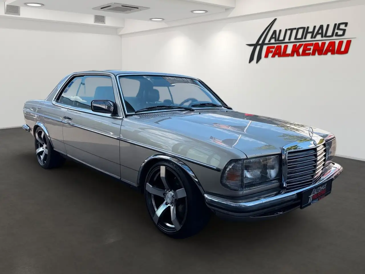 Mercedes-Benz 230 CE W123 Coupe, foto 3
