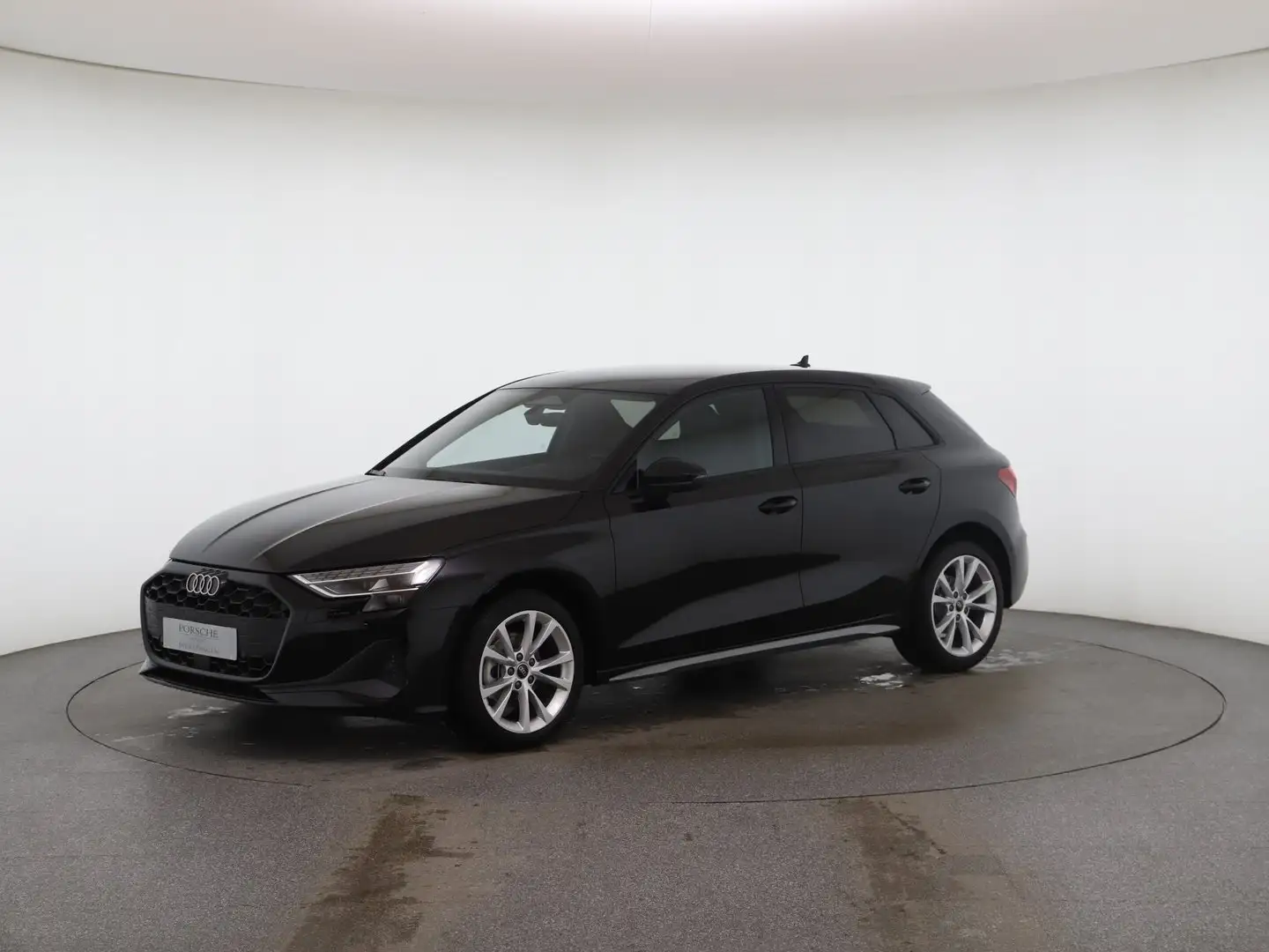 Audi A3 30 TFSI Schwarz - 1