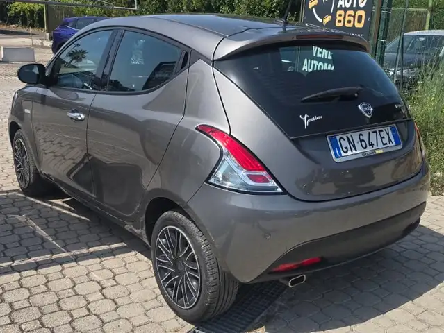 Lancia Ypsilon view 4