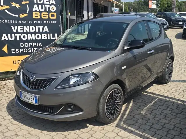 Lancia Ypsilon view 3