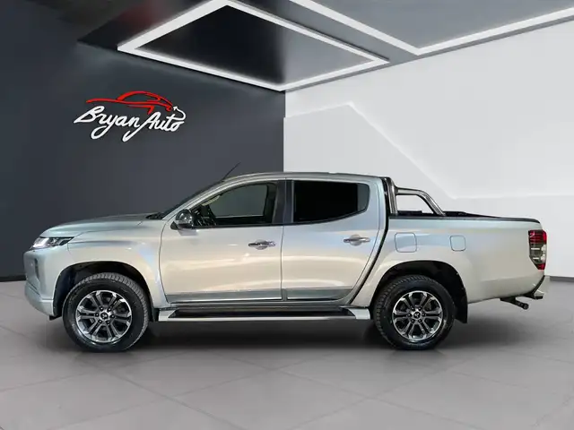 Mitsubishi L200 view 5