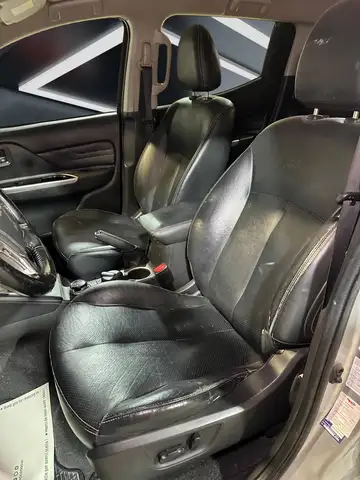 Mitsubishi L200 view 10