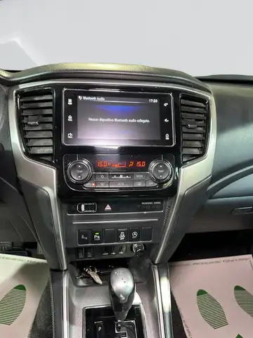 Mitsubishi L200 view 9