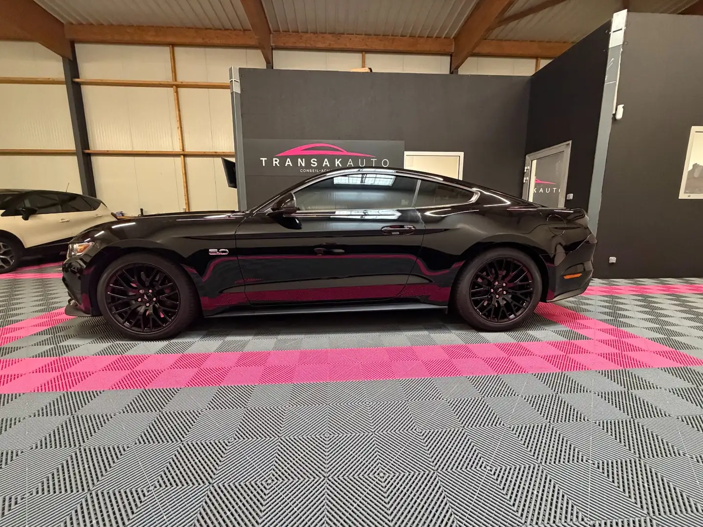 Ford Mustang Mustang Fastback V8 5.0 421 GT Schwarz - 2