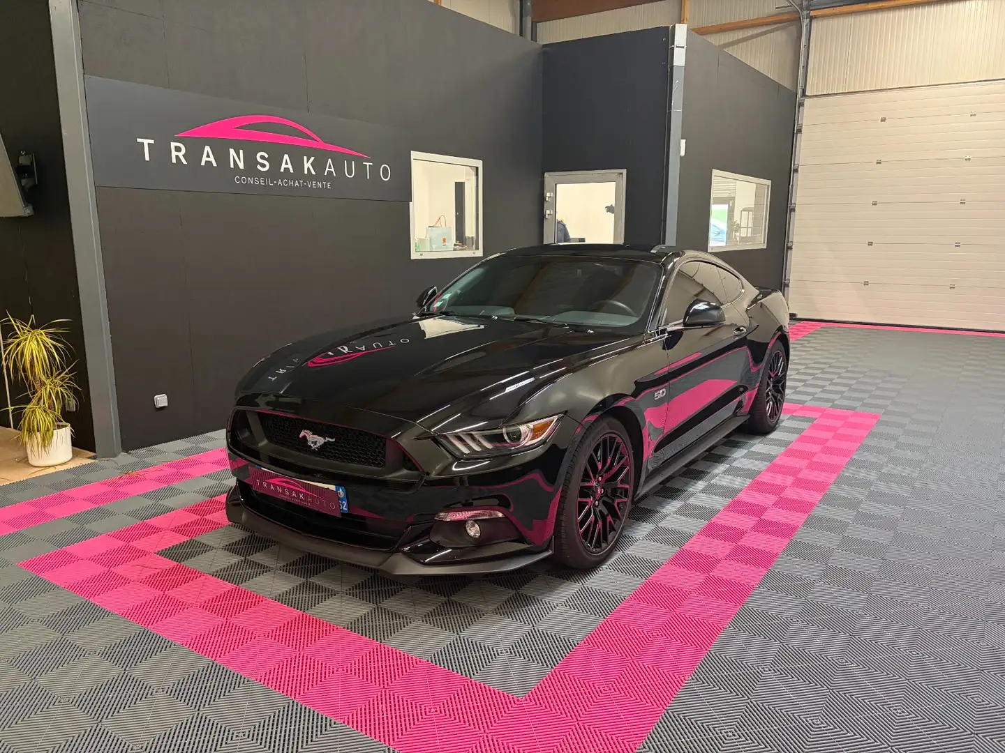 Ford Mustang Mustang Fastback V8 5.0 421 GT Schwarz - 1