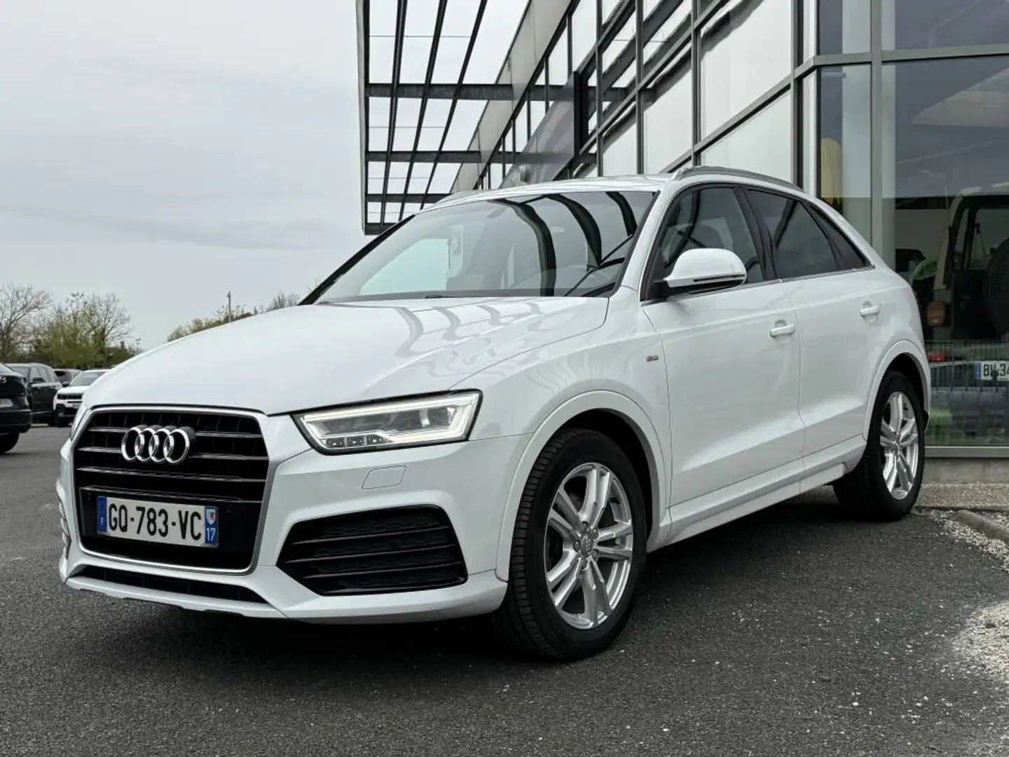Audi Q3 Q3 1.4 TFSI COD 150 CH S TRONIC 6 S LINE Blanc - 1