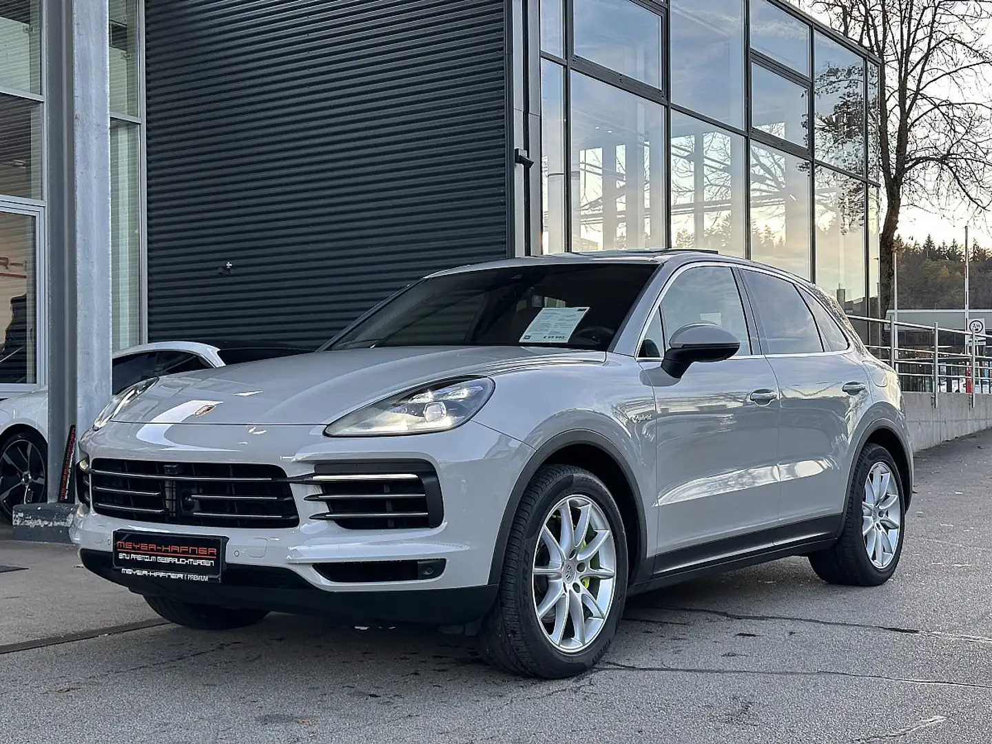 Porsche Cayenne III E-Hybrid Aut. / PANO / AHK / SZL Grau - 2