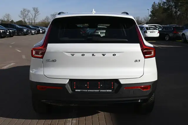 Volvo XC40 view 4