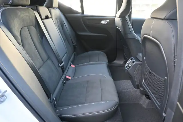 Volvo XC40 view 14