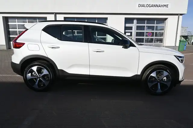 Volvo XC40 view 6