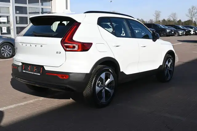 Volvo XC40 view 5