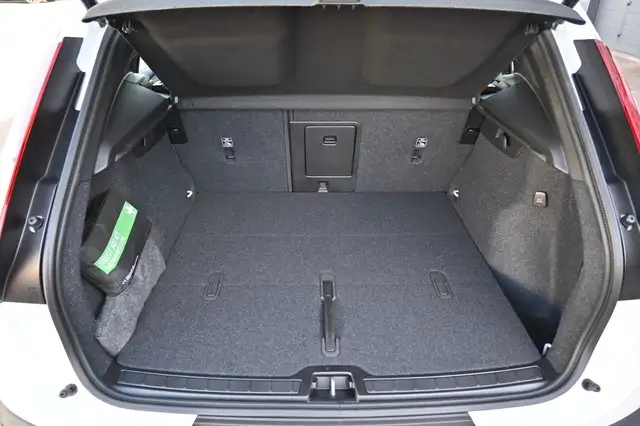 Volvo XC40 view 15