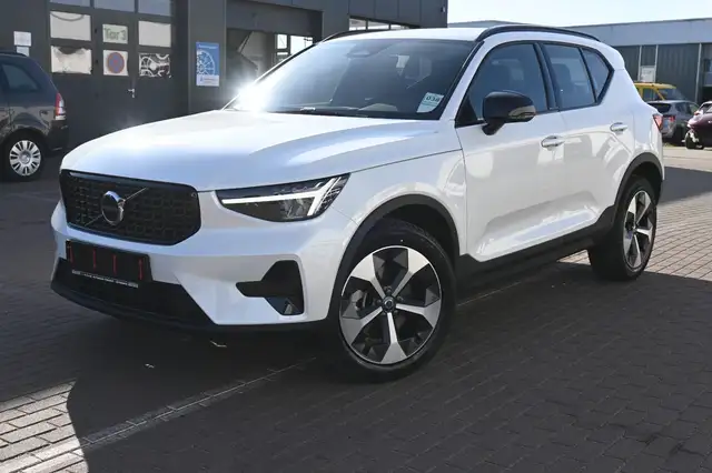 Volvo XC40 main image