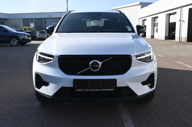 Volvo XC40 view 8