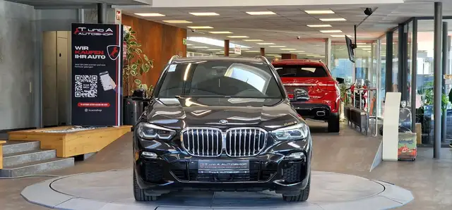 BMW X5 view 2