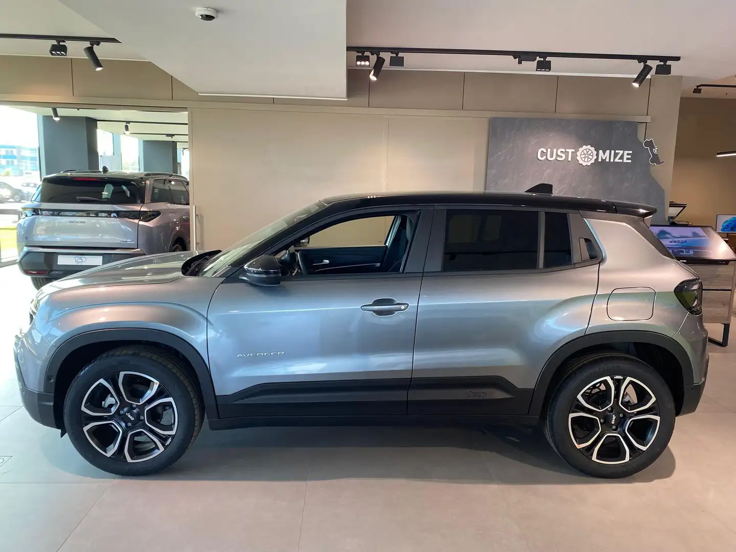 Jeep Avenger Ice My24 Summit 1.2 100cv Grijs - 2