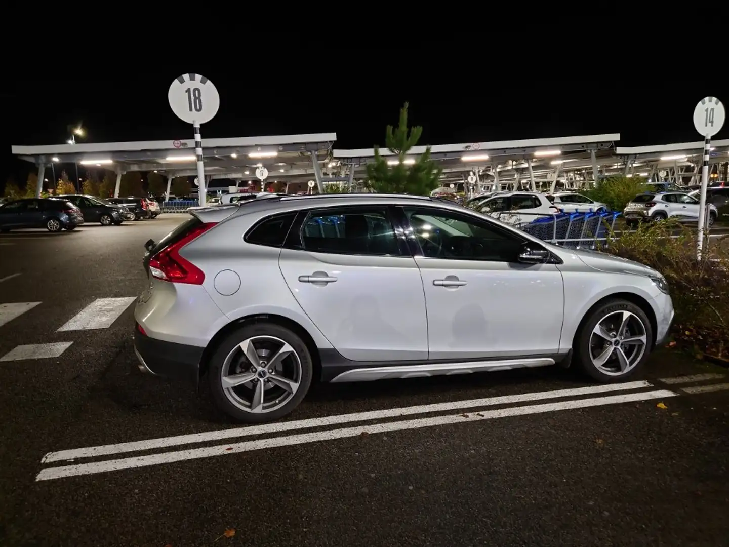 Volvo V40 Cross Country V40 Cross Country T5 254 AWD Summum Geartronic A Argent - 1
