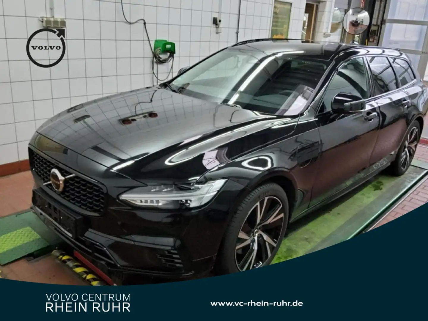 Volvo V90 T6 PLUG-IN AWD PLUS DARK AHK+LICHTPAK+360°+ Schwarz - 1