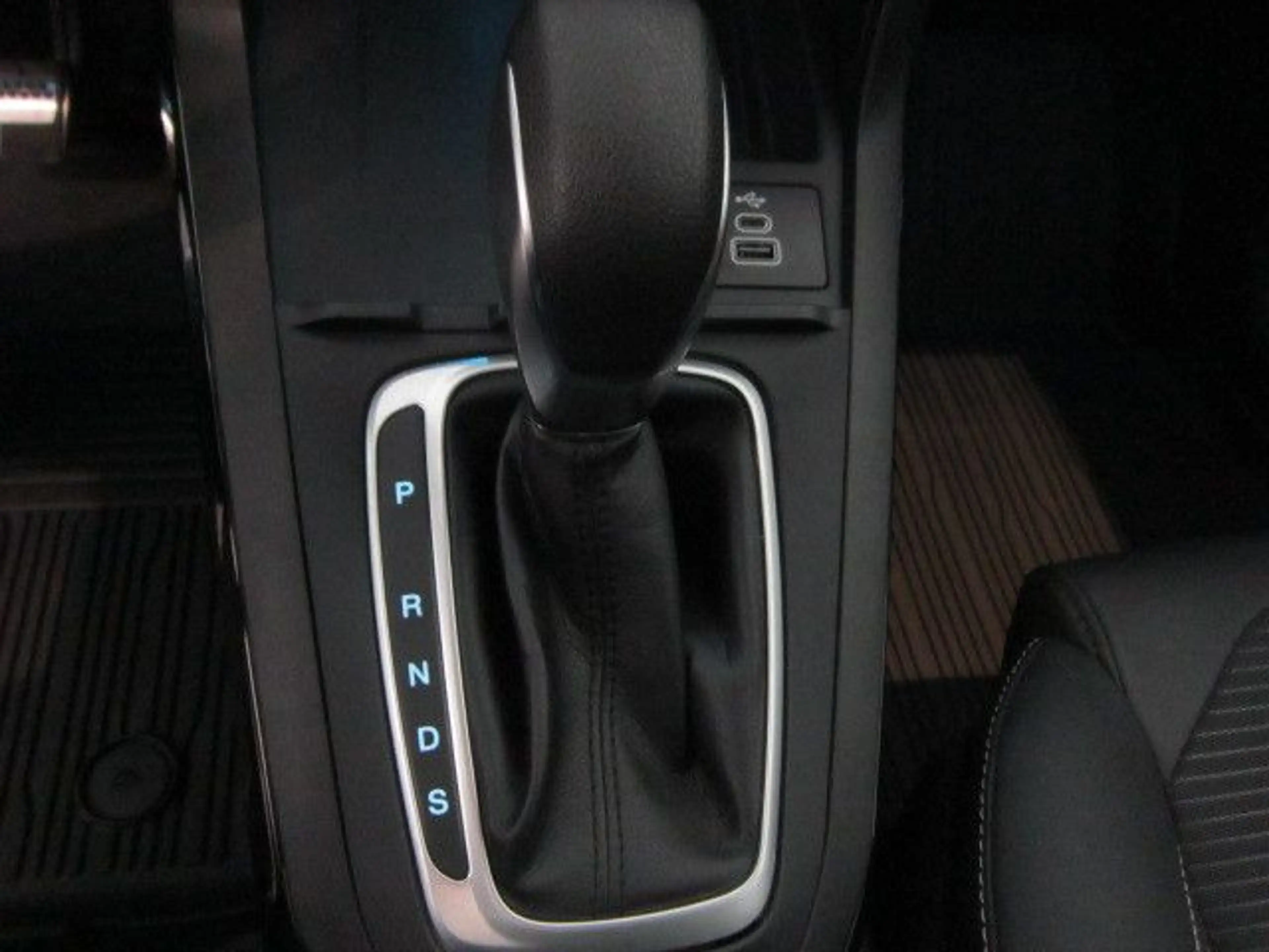 Ford Puma Sound Edition, 1.Hand FGS 5 Jahre 100000 KM — photo 15