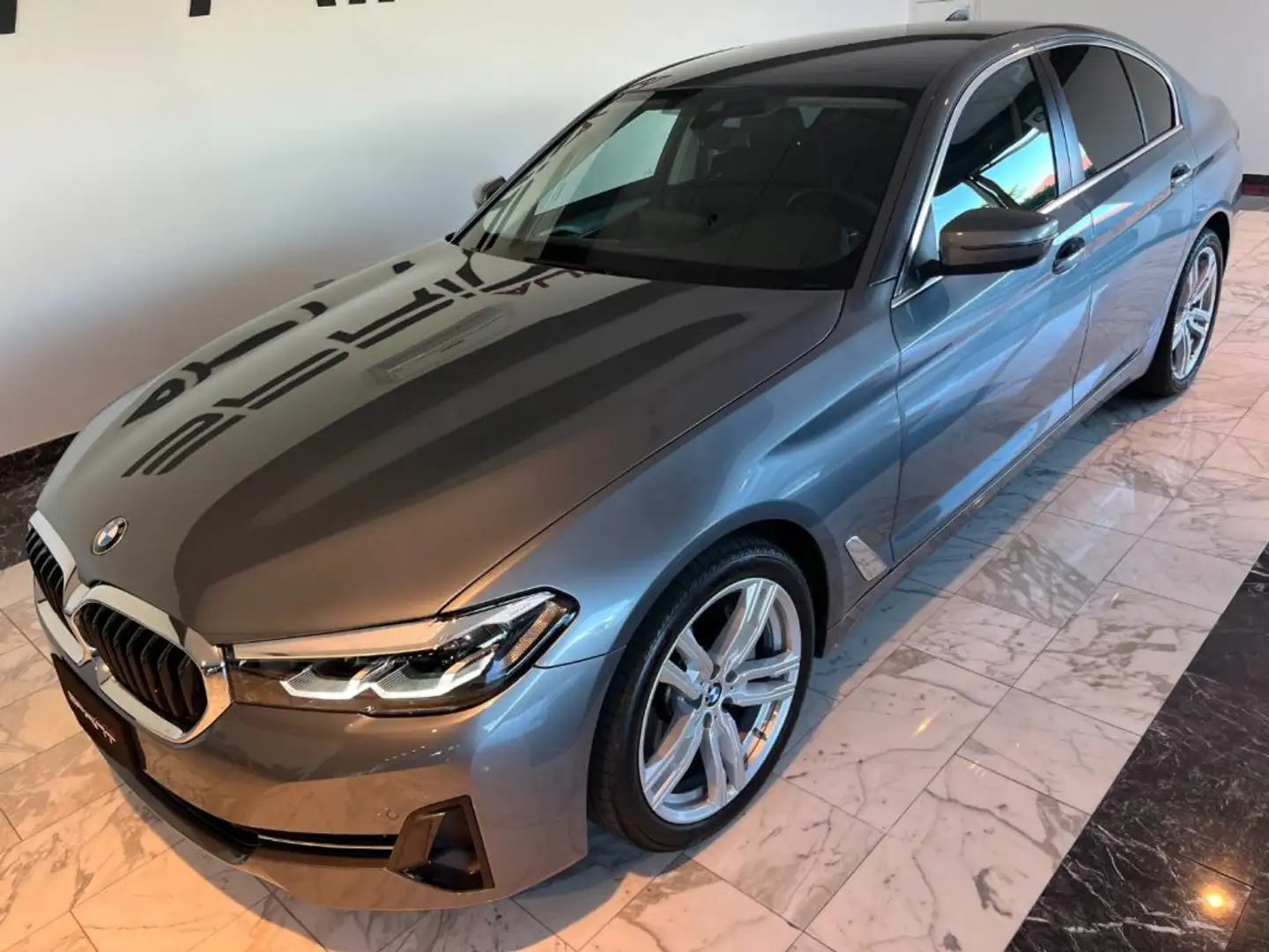 BMW 530 d Berlina 249cv xDrive Business StepTronic 48V Gris - 1