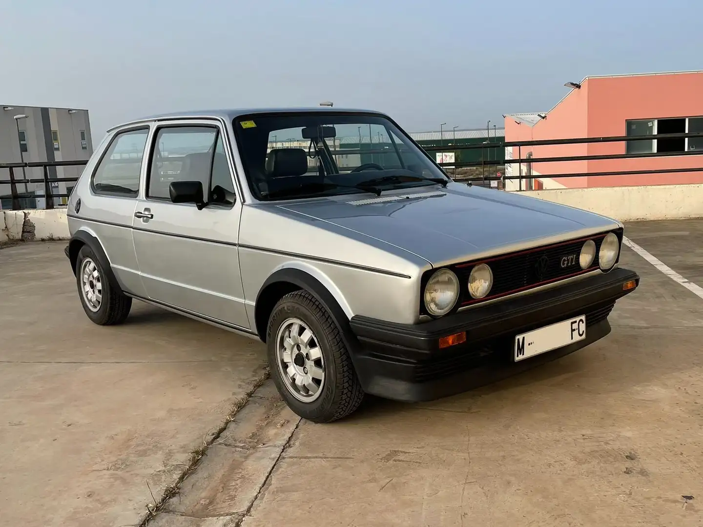 Volkswagen Golf GTI 1800 MK1 Gris - 1