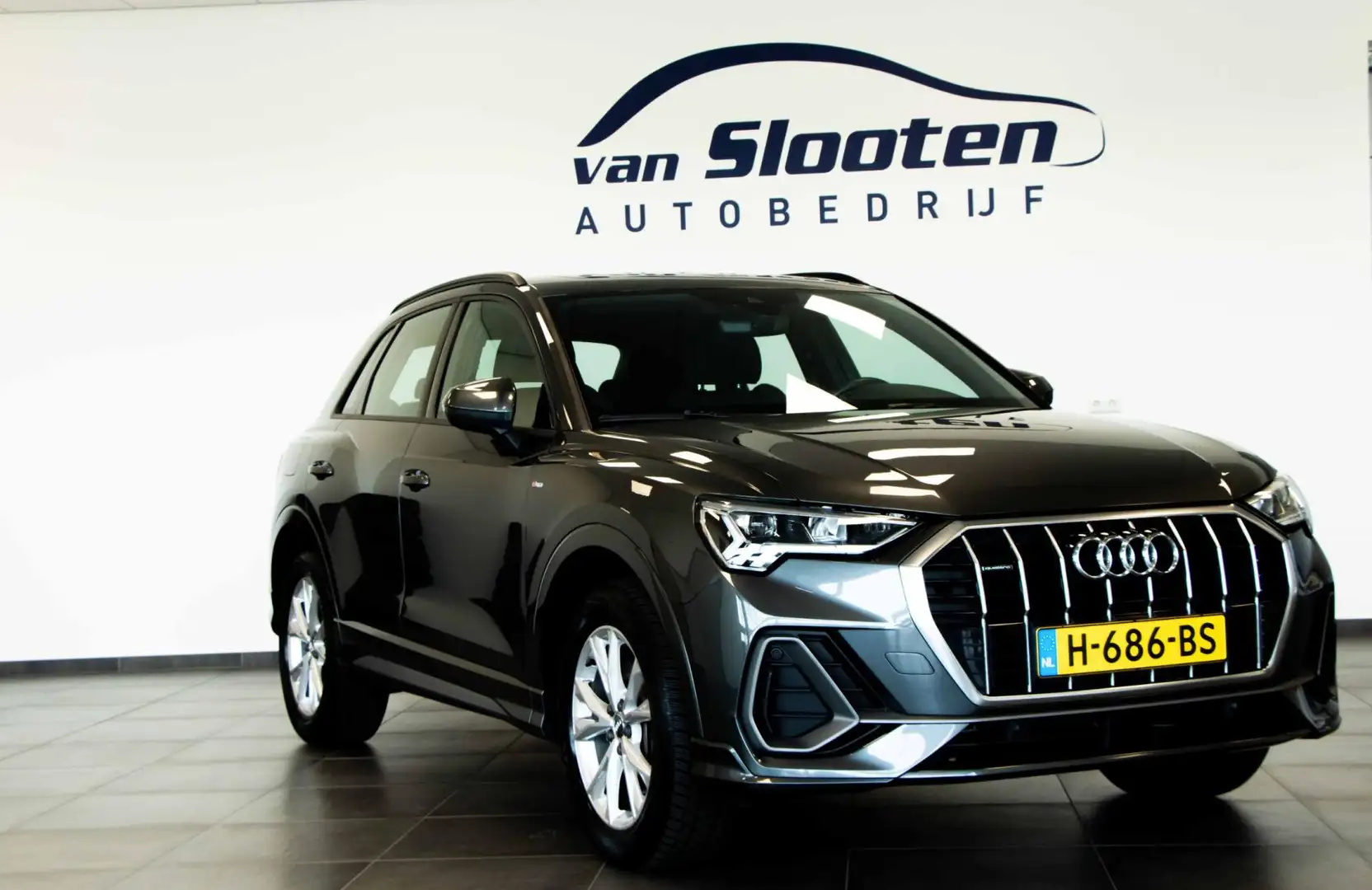 Audi Q3 40 TFSI quattro S Line | 190 PK| Navigatie| Pano D Grijs - 2